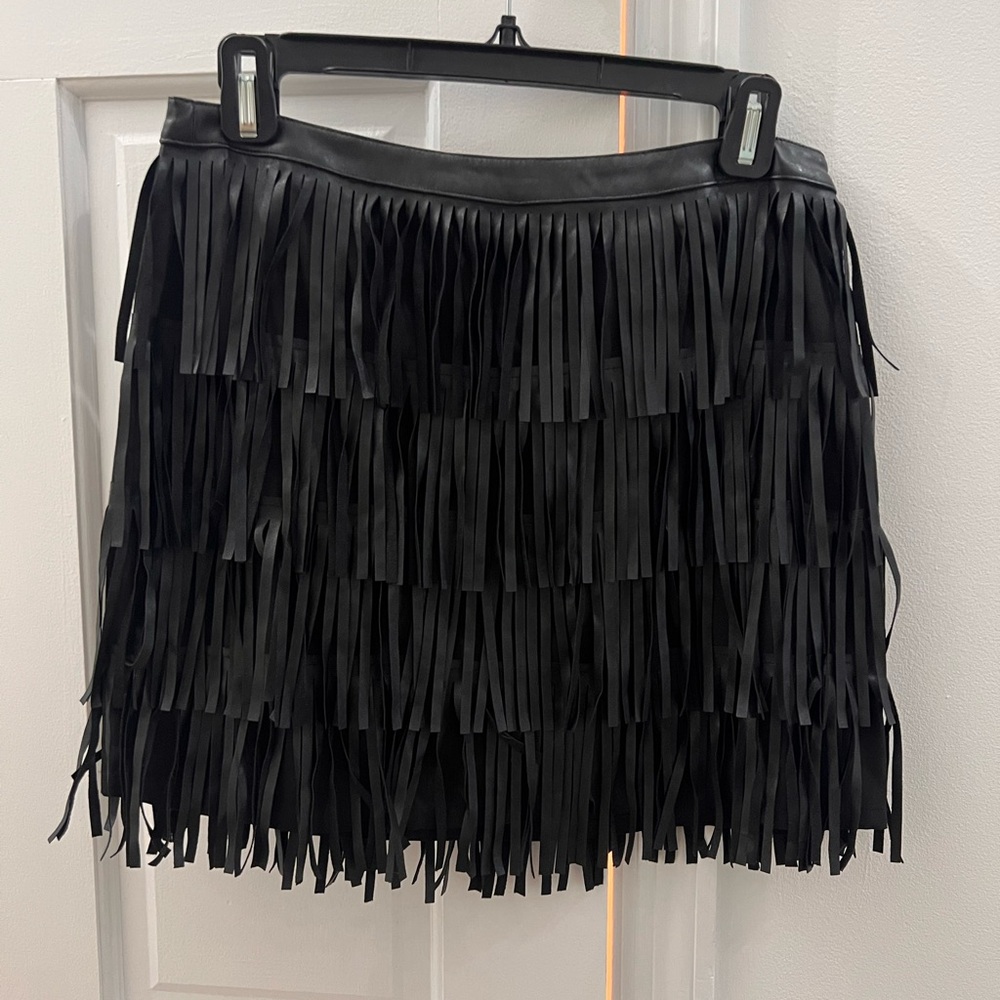 Trendy black tiered fringe faux leather mini skirt. Size M